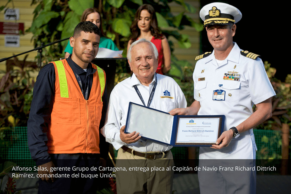 Homenaje a comandantes de los Buques del Sail